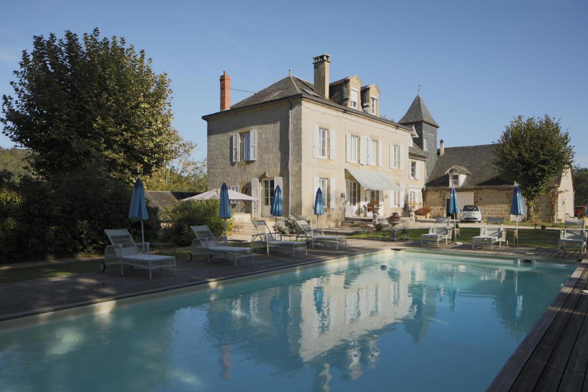 French Correze Moulin Bleu Hotel Saint-Pantaléon-de-Larche Exterior photo