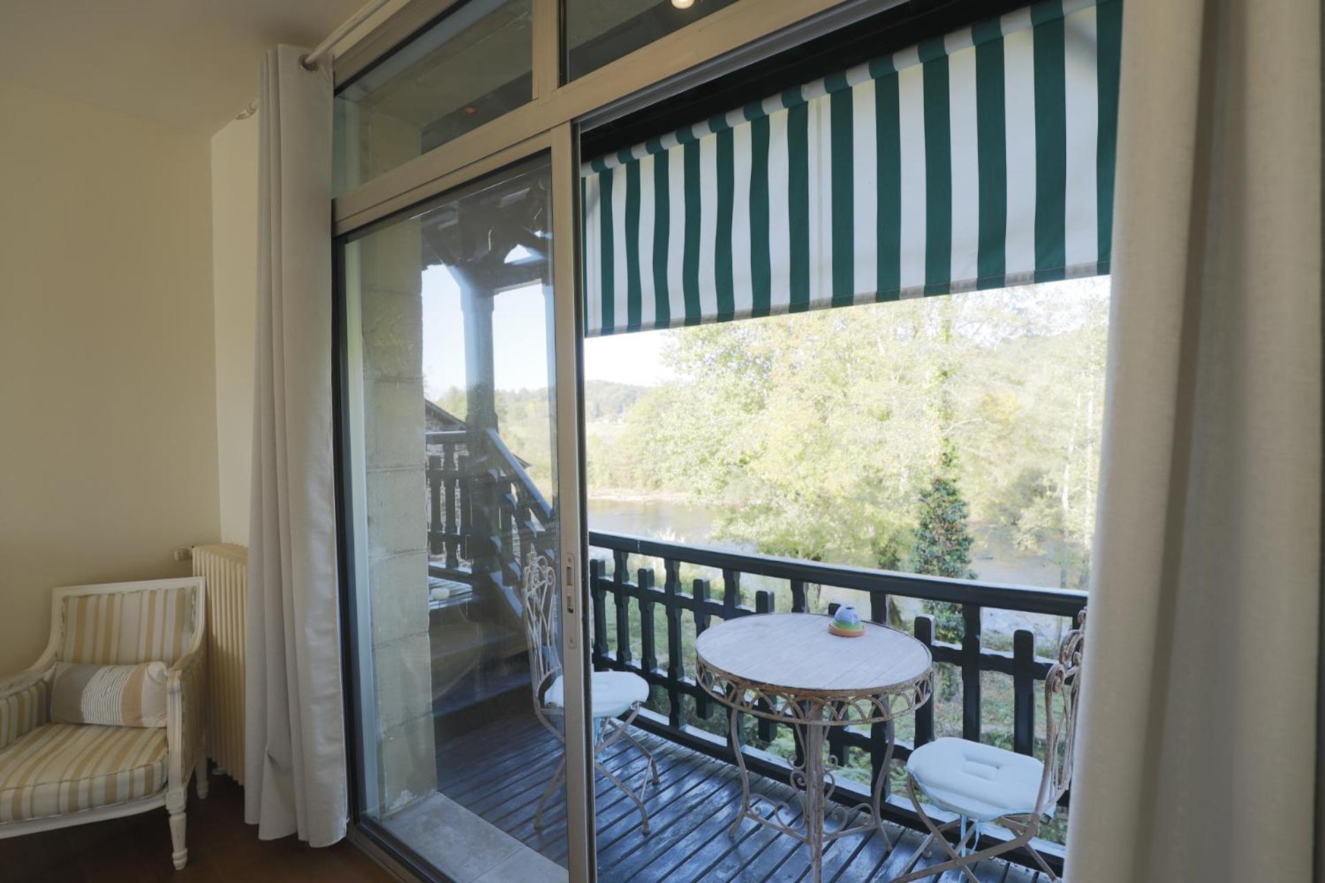 French Correze Moulin Bleu Hotel Saint-Pantaléon-de-Larche Exterior photo