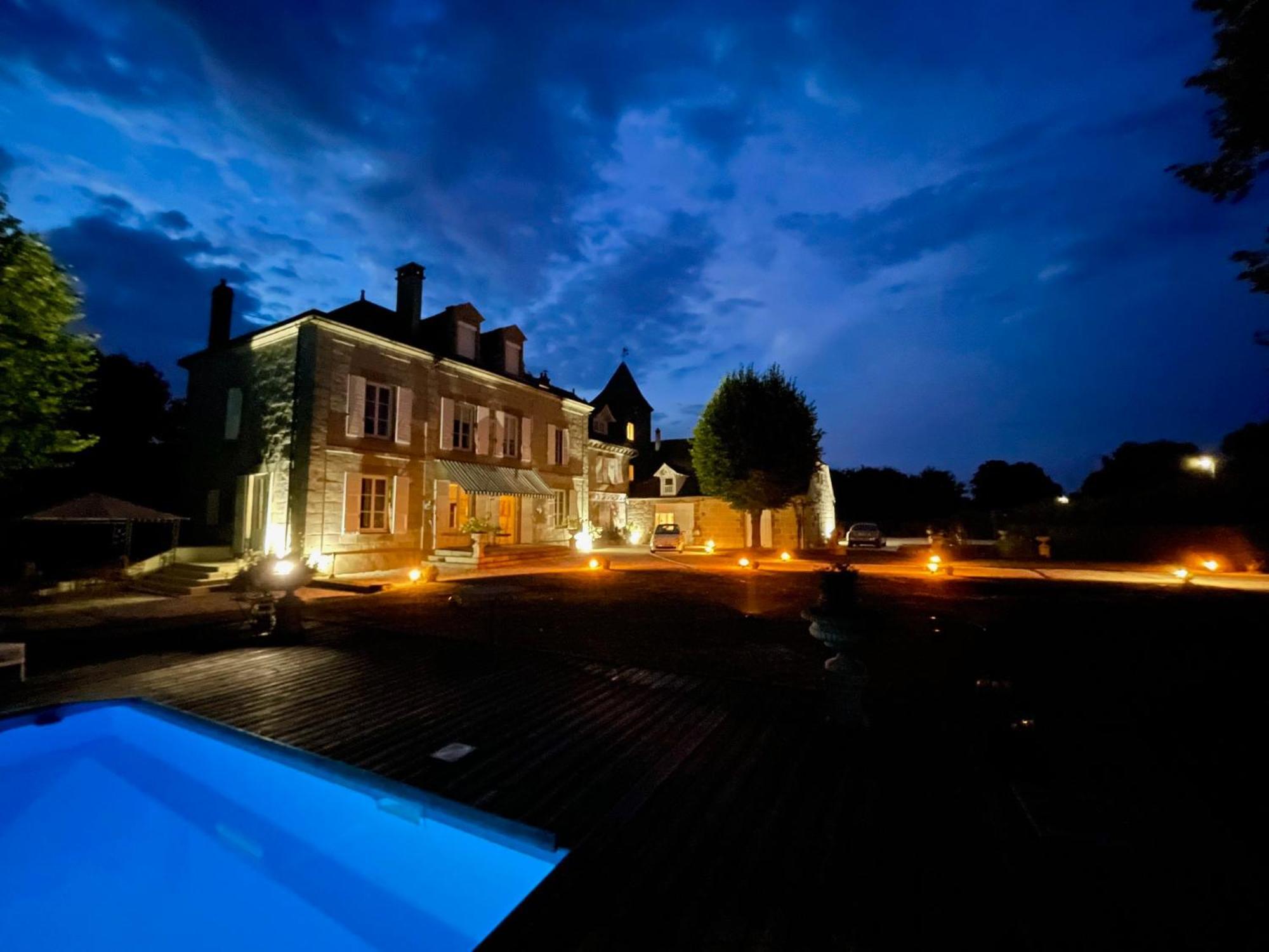 French Correze Moulin Bleu Hotel Saint-Pantaléon-de-Larche Exterior photo